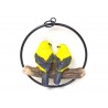Couple d'oiseaux jaunes en résine sur balançoire en métal